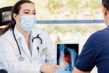 Female-doctor-showing-a-man-an-xray