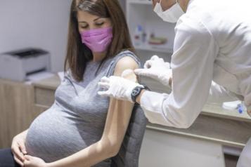 pregnant_woman_having_a_flu_jab