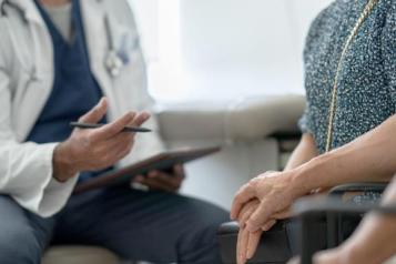 couple_holding_hands_in_a_drs_office
