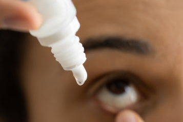 African_woman_putting_eye_drops_in_her_eye