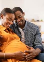 black_man_and_black_pregnant_woman_embracing